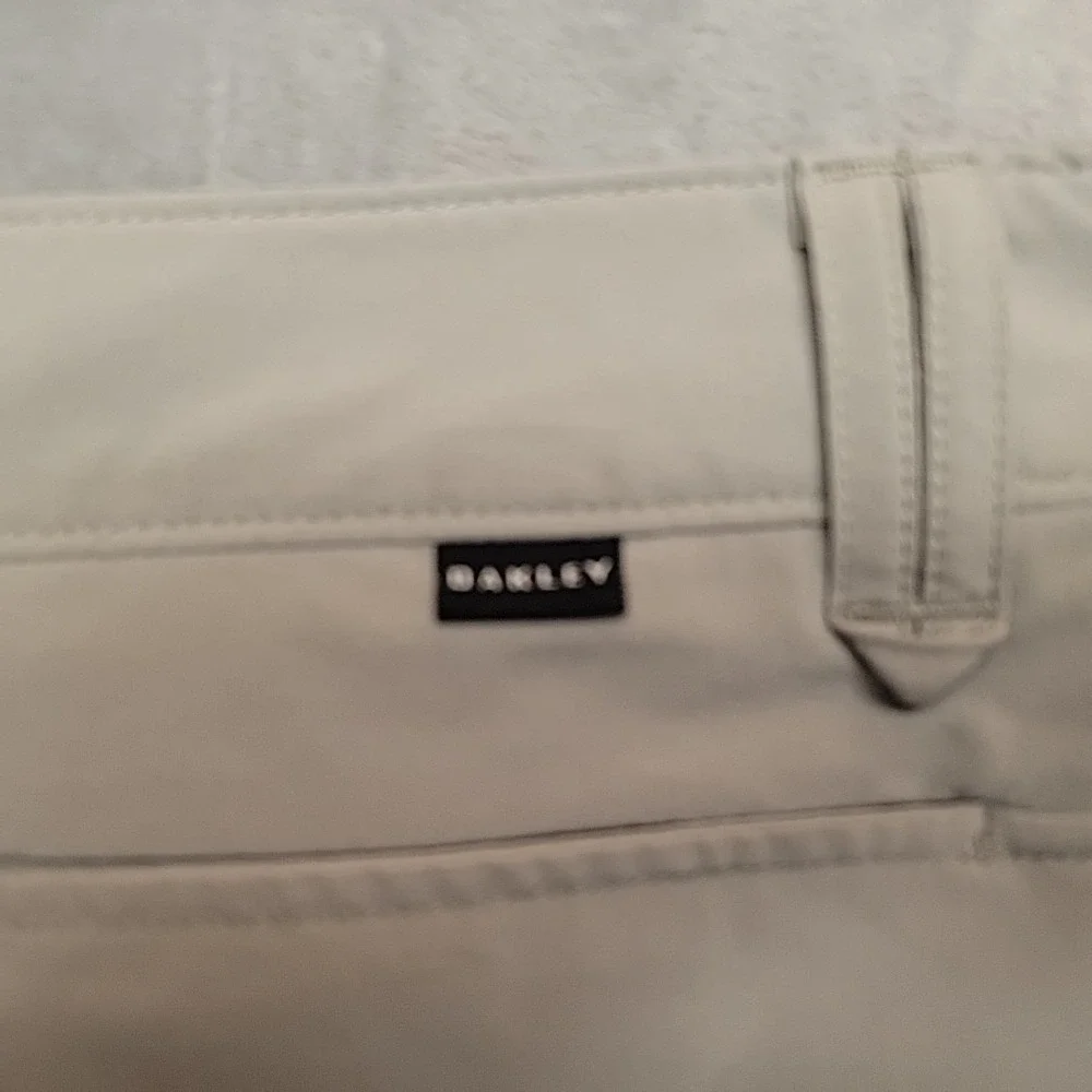 Oakley Shorts Mens 40 Beige Flat Front Performance Golf Hybrid Stretch Outdoors
